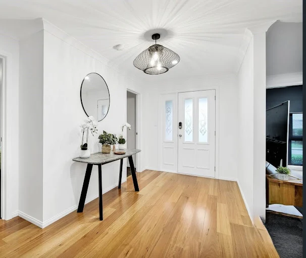 entry hall for Launceston Holiday Home letting agency holiday home